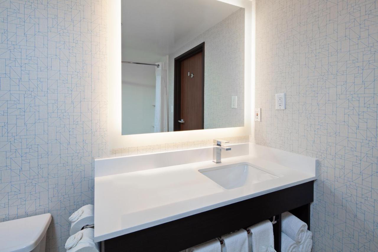 Holiday Inn Express & Suites Oakland - Airport By Ihg Экстерьер фото