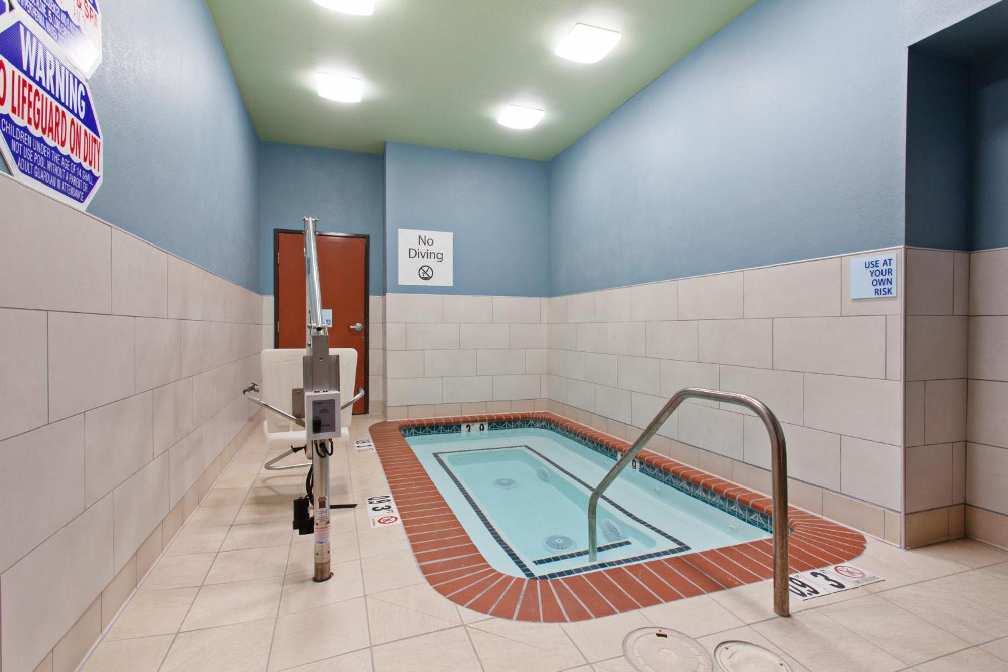 Holiday Inn Express & Suites Oakland - Airport By Ihg Экстерьер фото