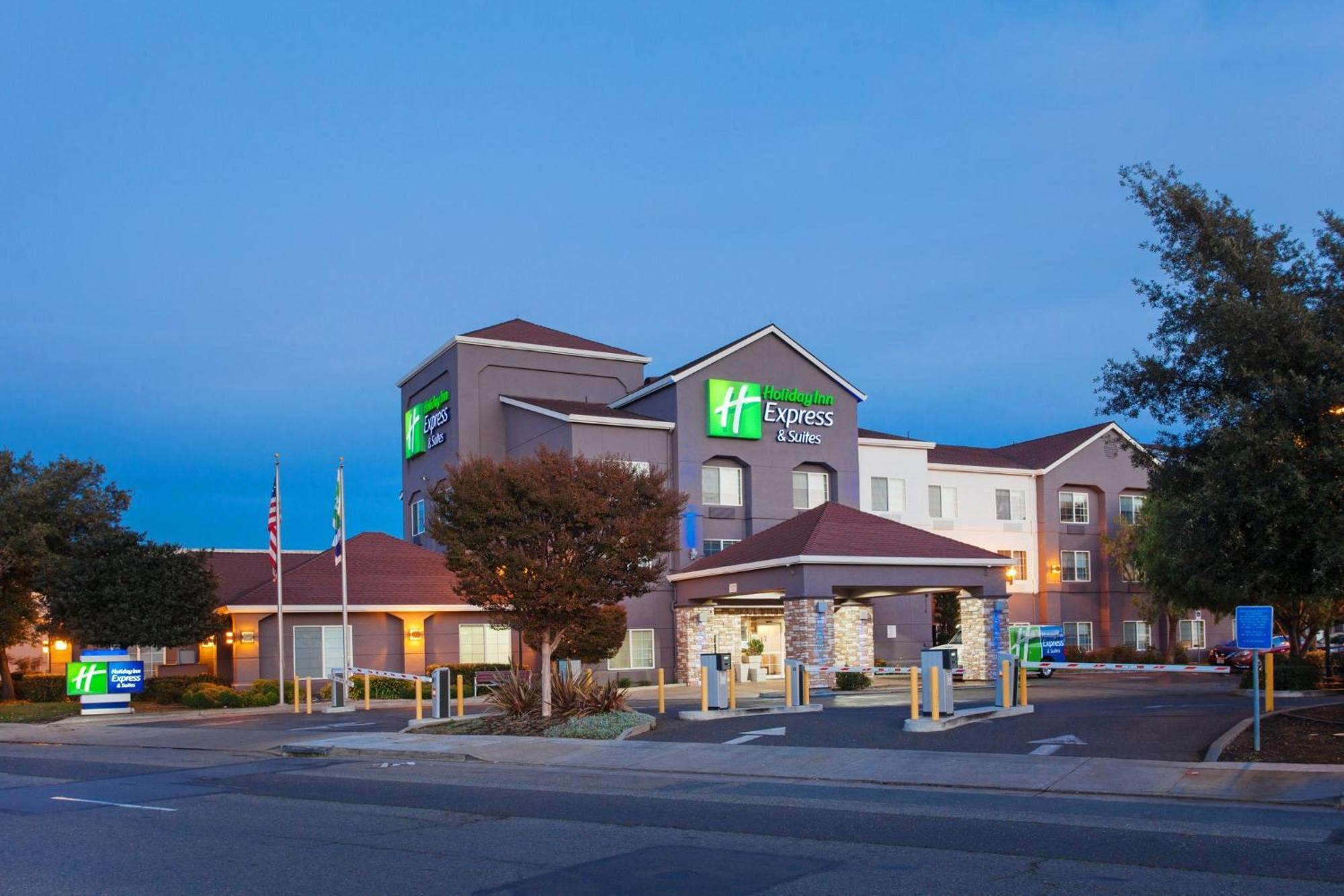 Holiday Inn Express & Suites Oakland - Airport By Ihg Экстерьер фото