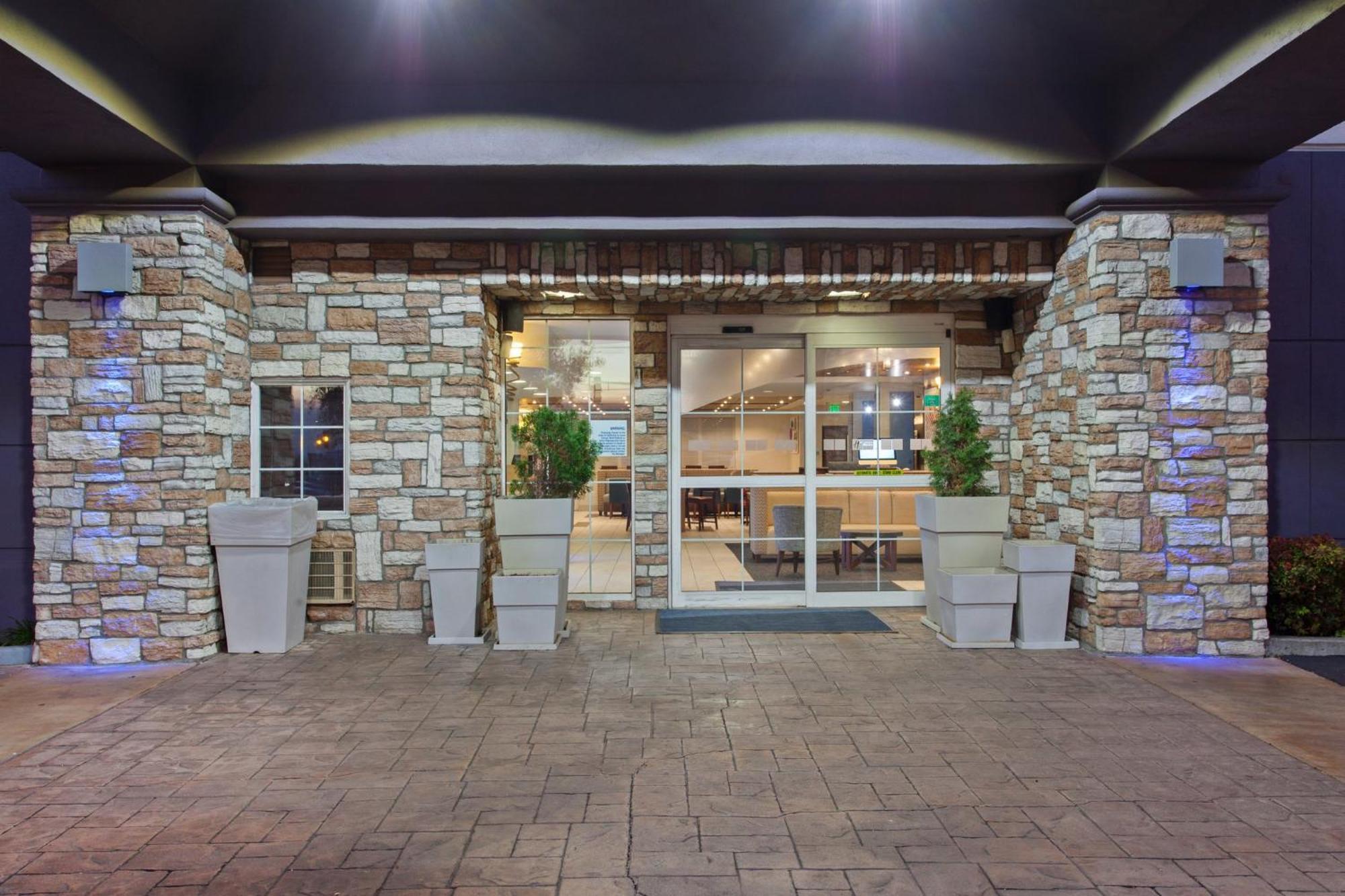 Holiday Inn Express & Suites Oakland - Airport By Ihg Экстерьер фото