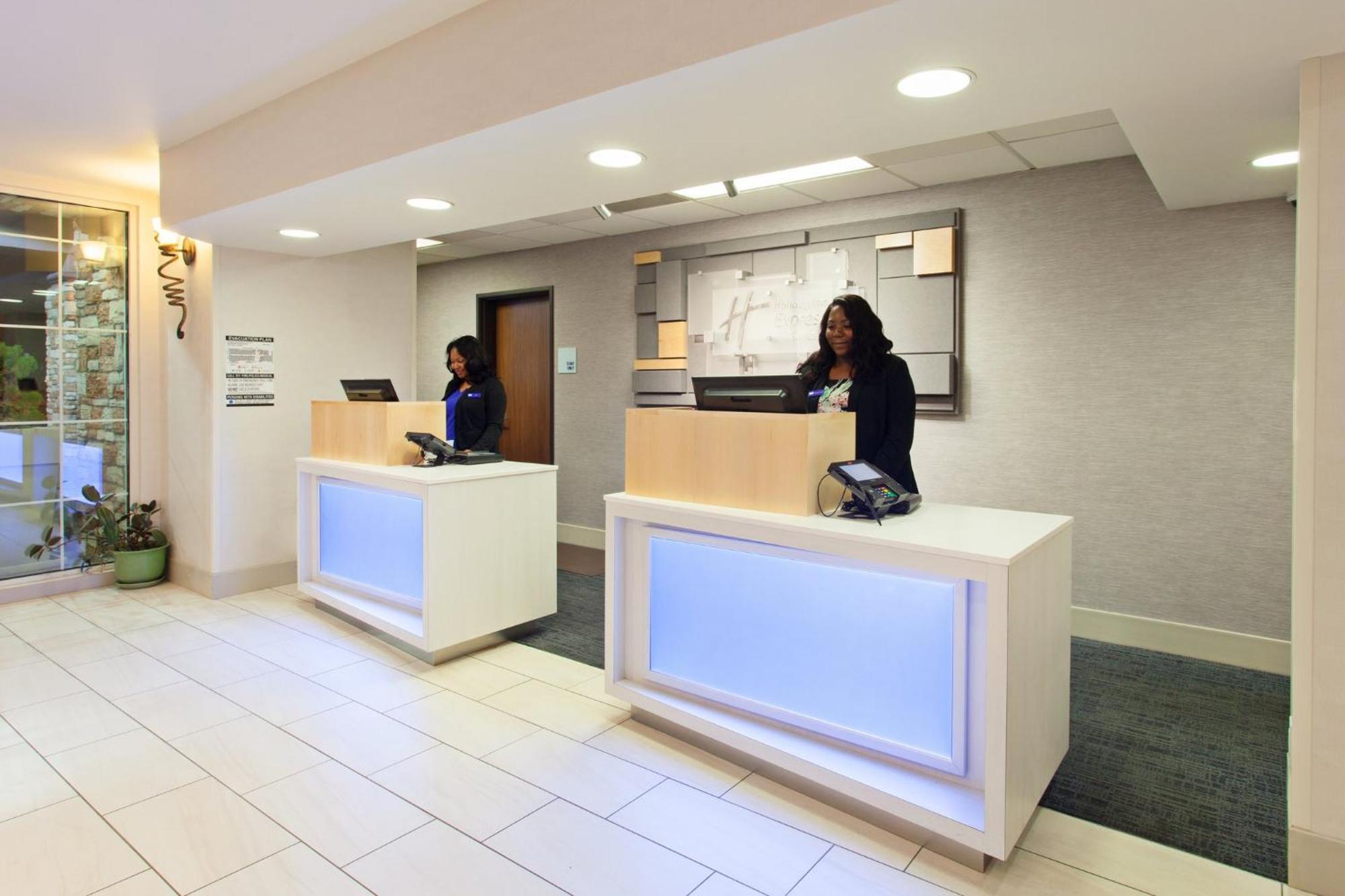 Holiday Inn Express & Suites Oakland - Airport By Ihg Экстерьер фото