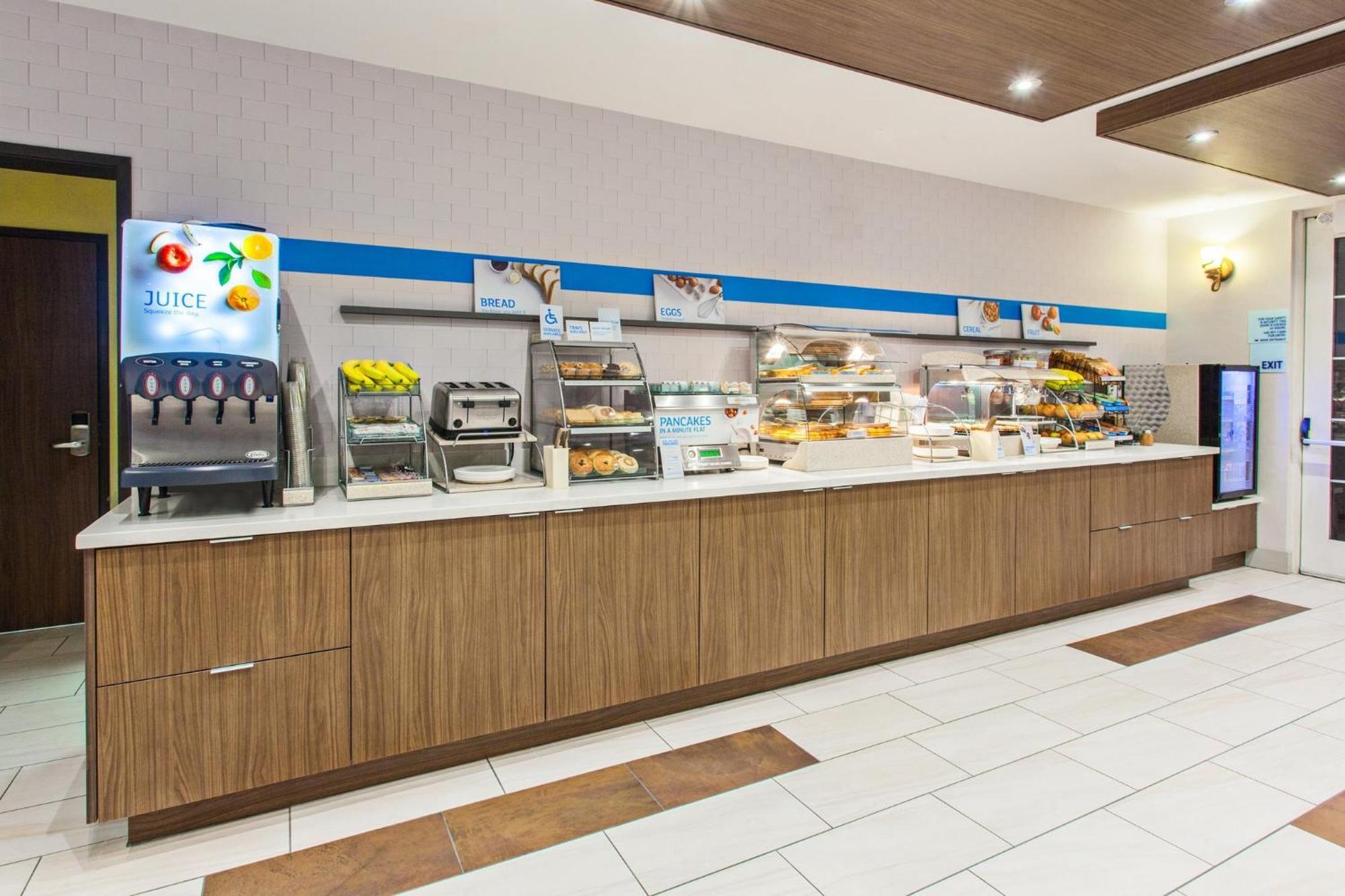 Holiday Inn Express & Suites Oakland - Airport By Ihg Экстерьер фото