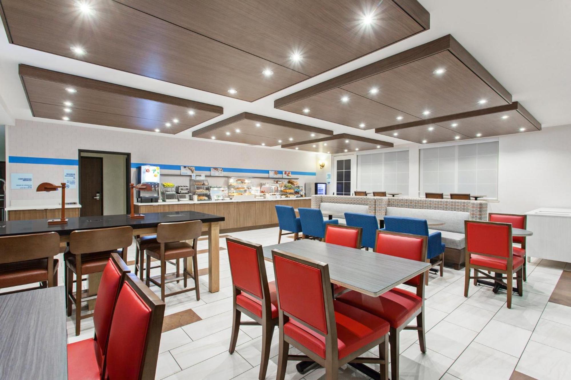 Holiday Inn Express & Suites Oakland - Airport By Ihg Экстерьер фото