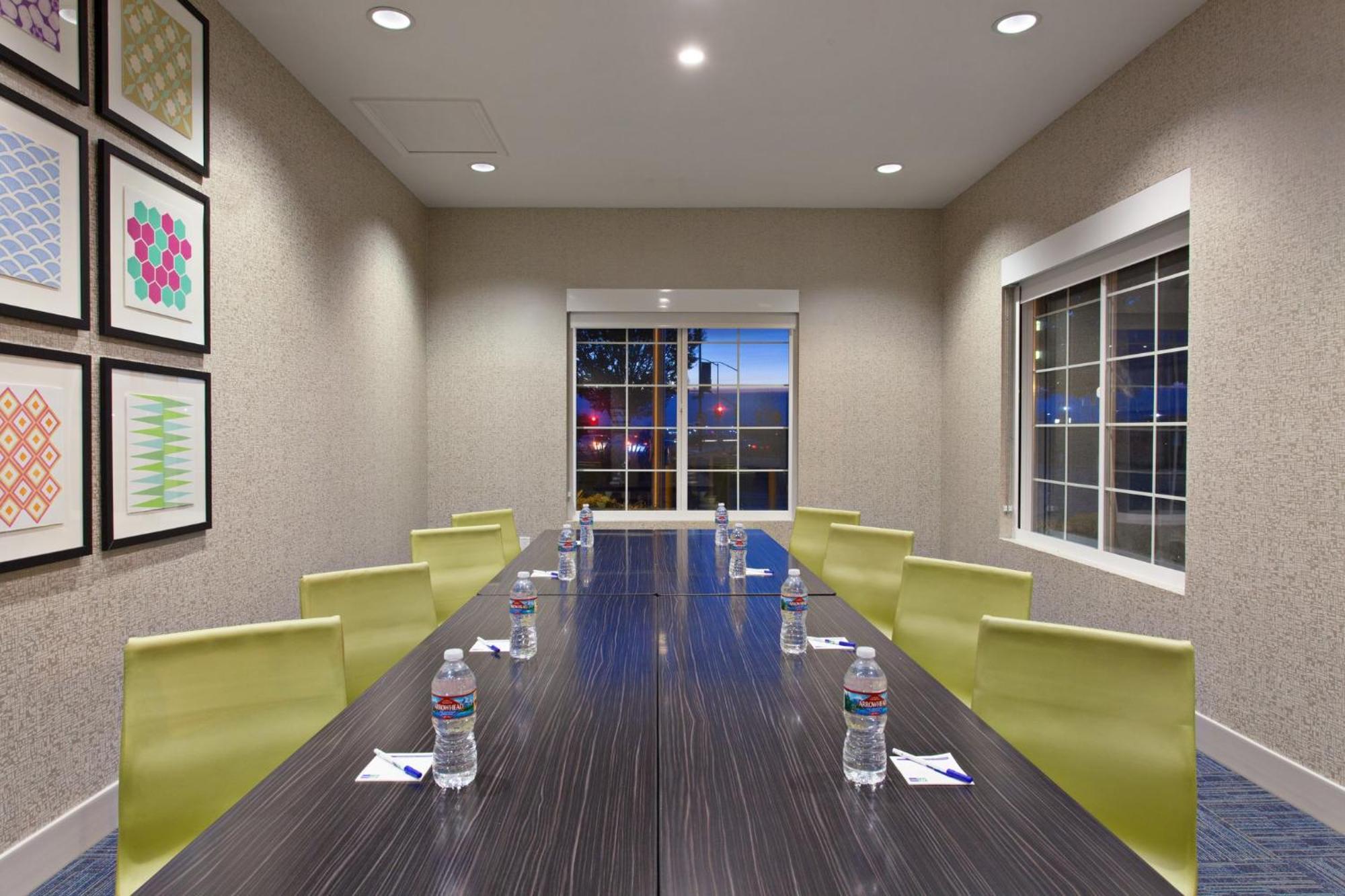 Holiday Inn Express & Suites Oakland - Airport By Ihg Экстерьер фото