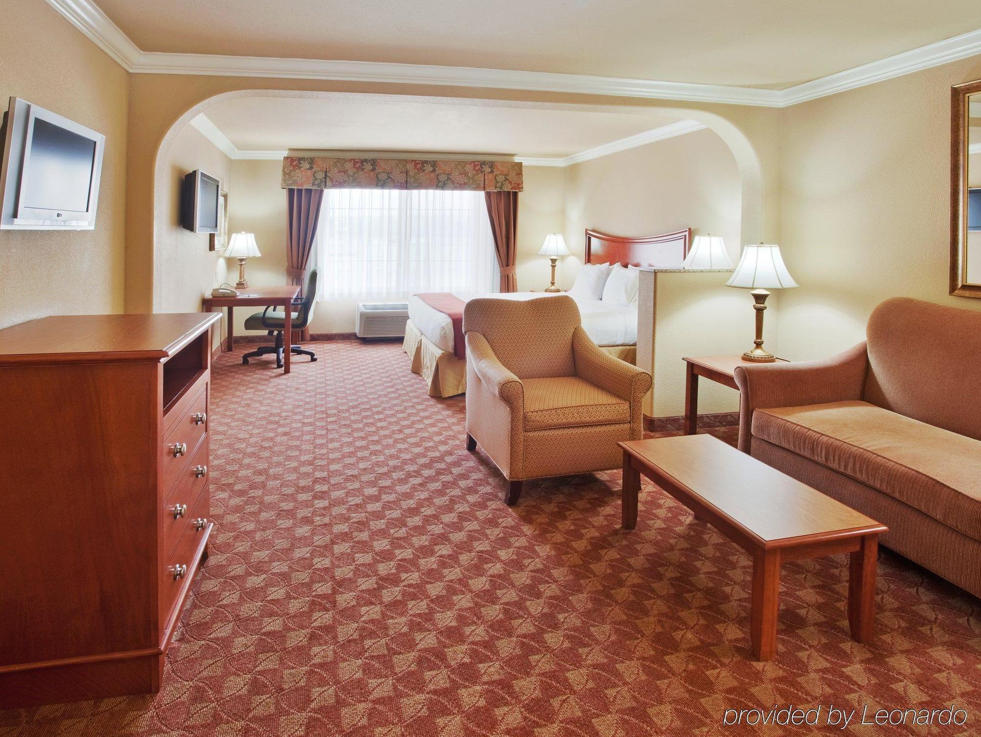 Holiday Inn Express & Suites Oakland - Airport By Ihg Номер фото