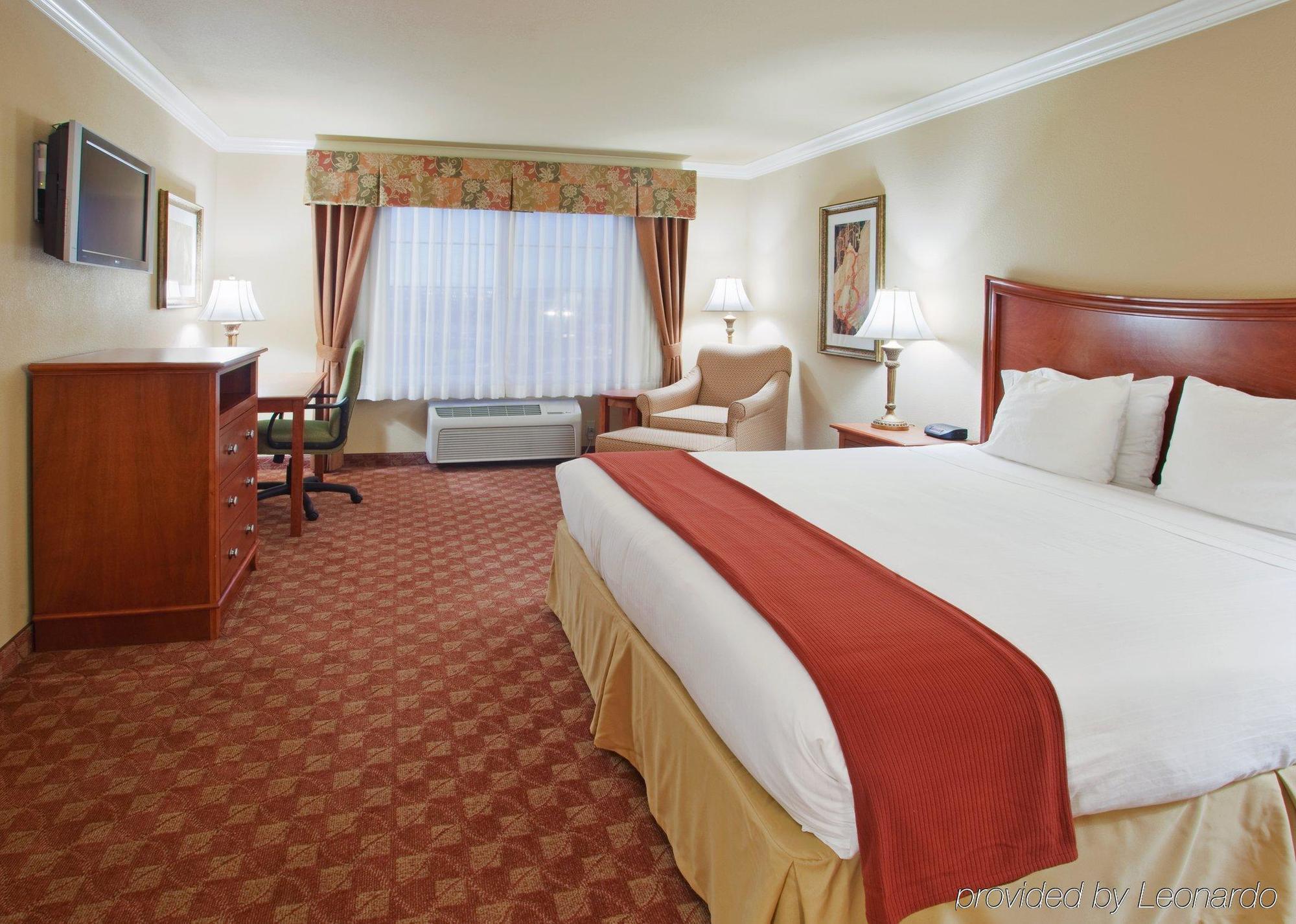 Holiday Inn Express & Suites Oakland - Airport By Ihg Экстерьер фото