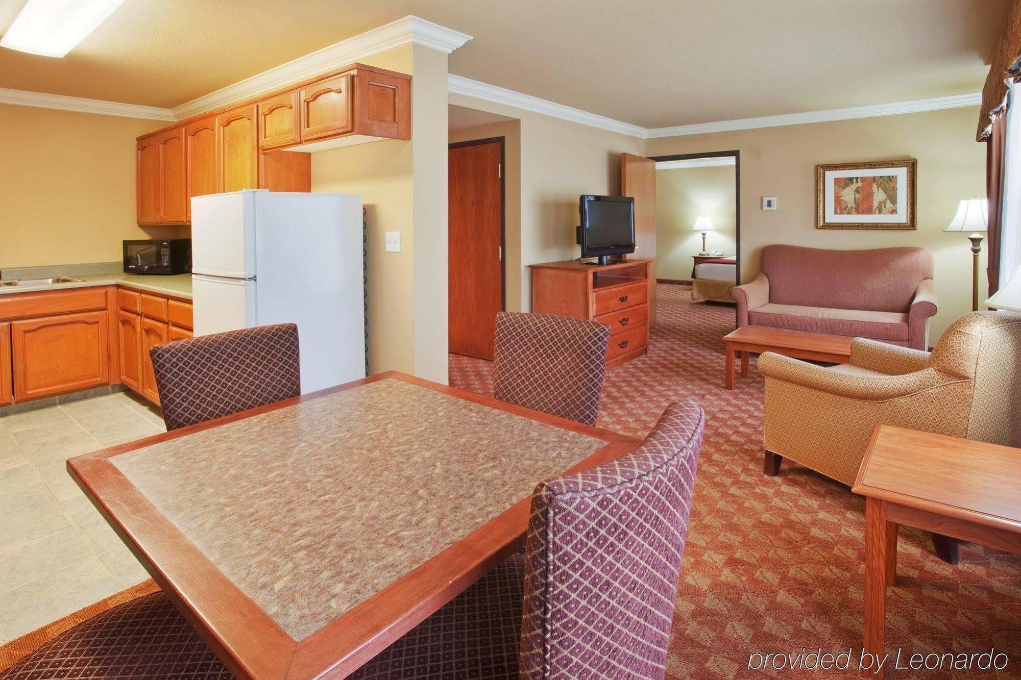 Holiday Inn Express & Suites Oakland - Airport By Ihg Экстерьер фото