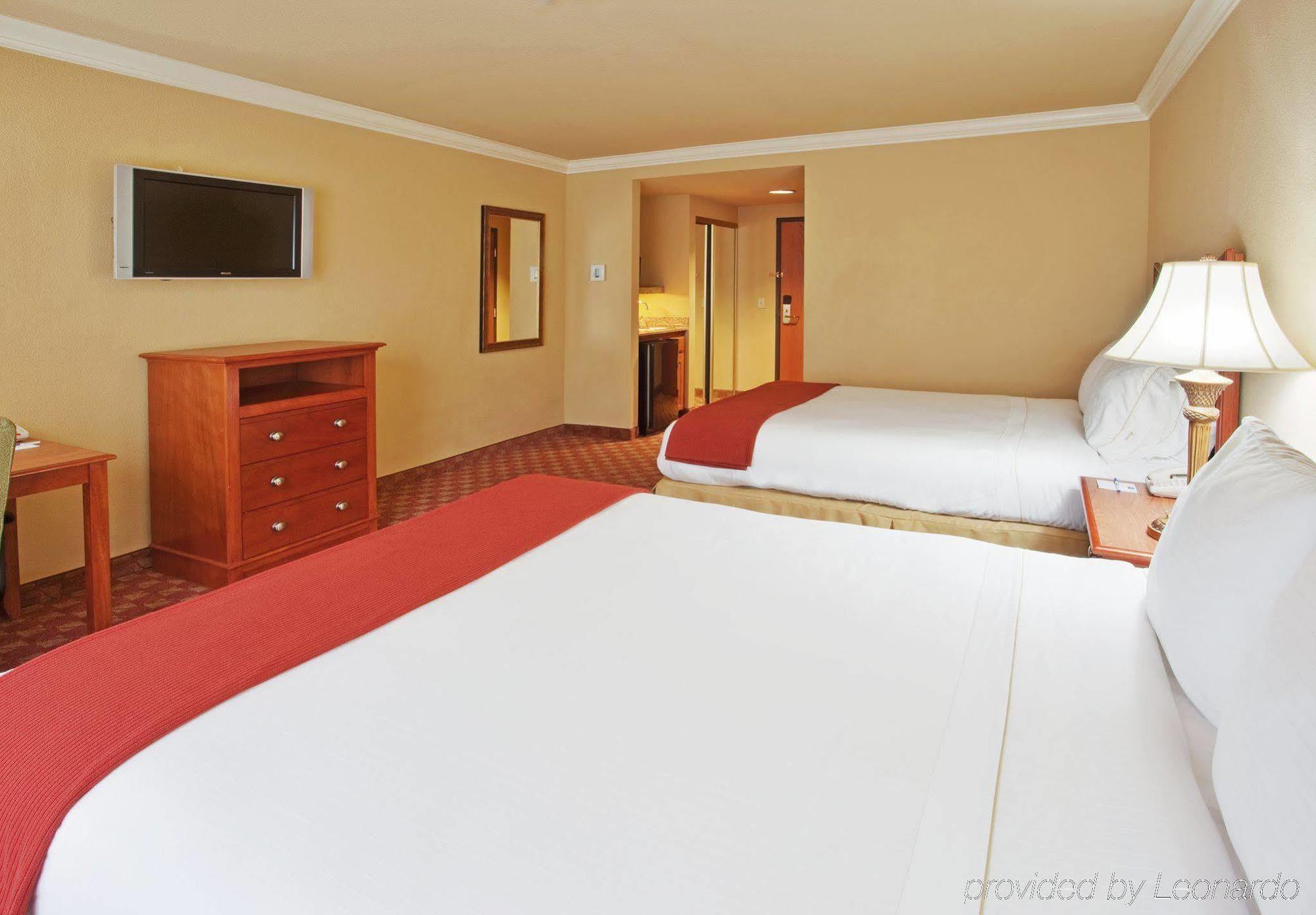 Holiday Inn Express & Suites Oakland - Airport By Ihg Номер фото