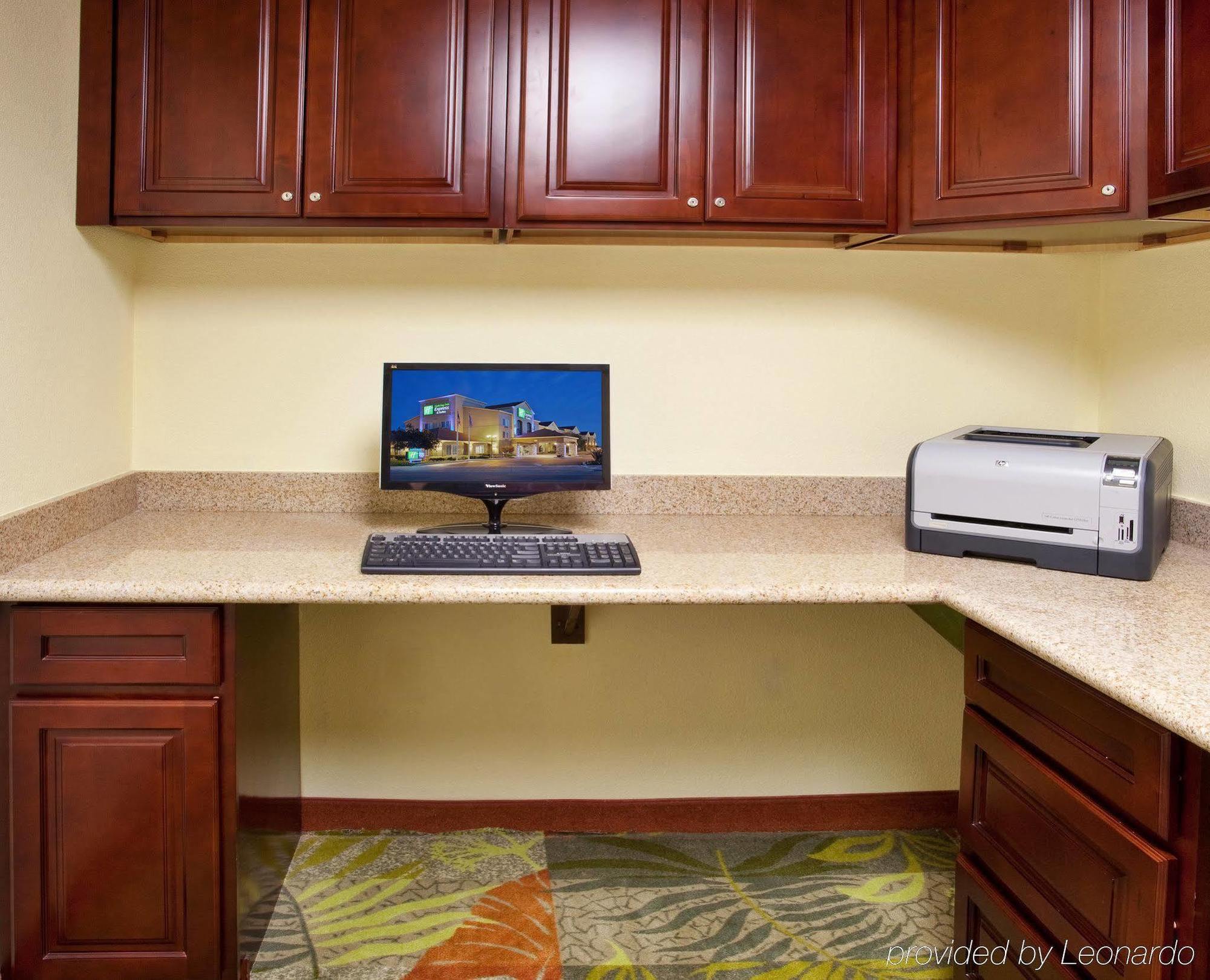 Holiday Inn Express & Suites Oakland - Airport By Ihg Экстерьер фото
