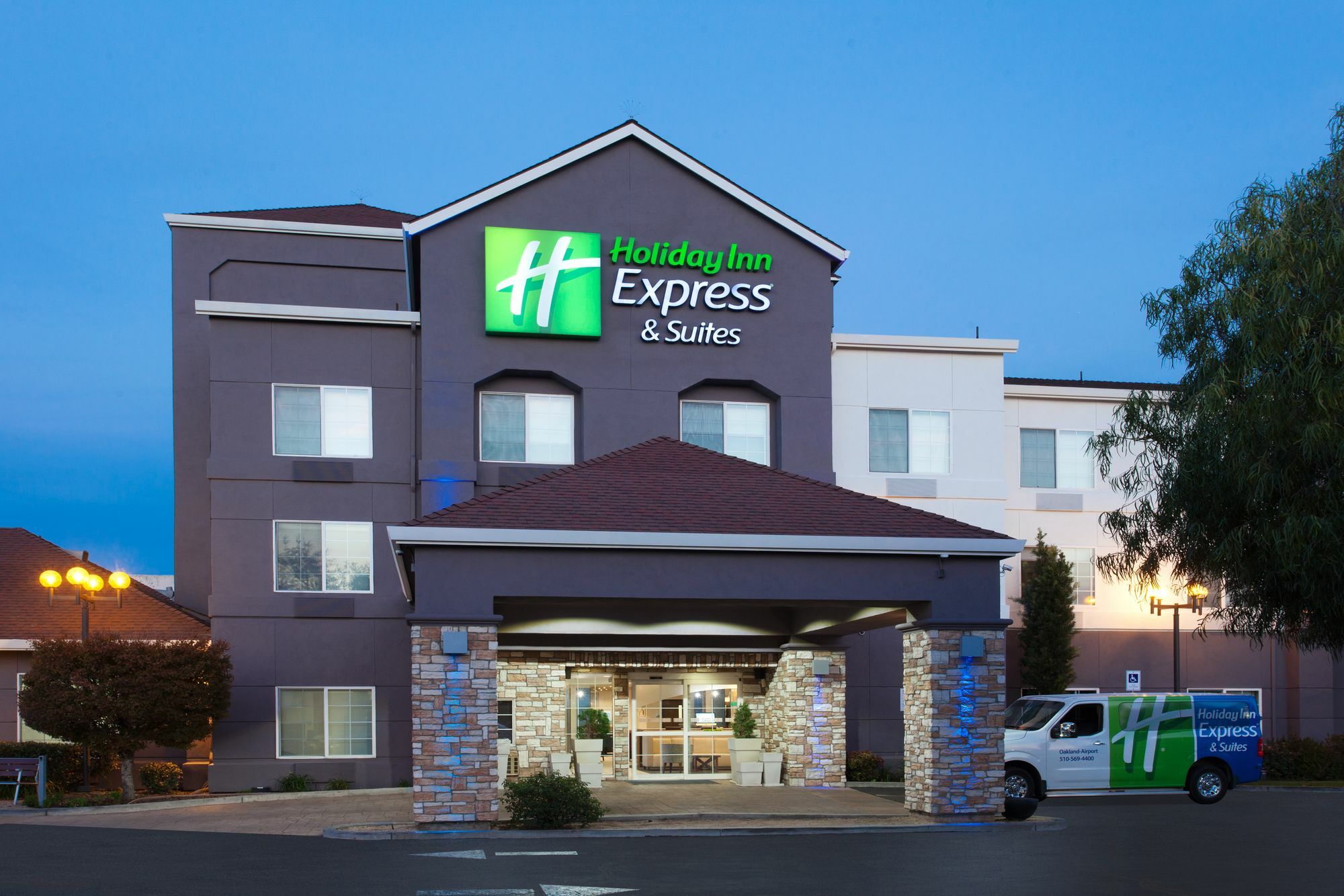 Holiday Inn Express & Suites Oakland - Airport By Ihg Экстерьер фото